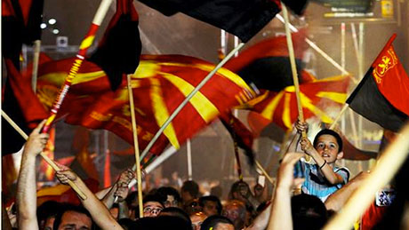 Во 2011 година ВМРО-ДПМНЕ и ДУИ ја договарија коалицијата откако постигнаа согласност: пратениците на најголемата ма­ке­донска партија ќе гласаат за амнестија на “Хашките случаи“, а партијата на Ахмети за осум години ќе го одложи барањето албанскиот јазик да стане втор службен на целата територија на РМ