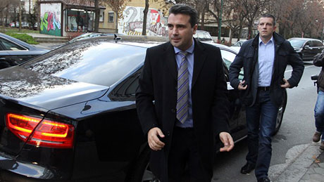 Предавањето на документите Заев го одло­жуваше со изговорот дека не се обез­бедени услови во СЈО за нивно соод­ветно чување. Но, сега се создаде нова дубиоза бидејќи по се изгледа не е направен детален записник на предадените материјали