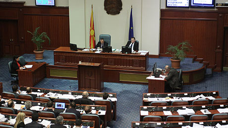 Гласањата по трите точки на седницата поминаа без пра­те­ниците на опозицијата. Собранието одработи ефикасно, исто како кога СДСМ беше во бојкот