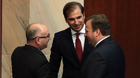 Премиерот Емил Димитриев им честиташе на старо-новите министри Чавков и Спасов