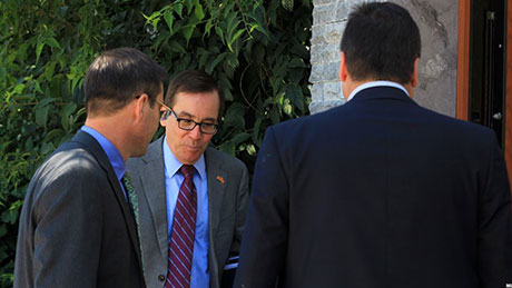 Резиденцијата на ЕУ во Пржино стана центар за моделирање на политиката во државата. По се изгледа амбасадорот Орав ќе мора да го одложи одењето на одмор, кое му беше планирано за крајот на минатата седмица