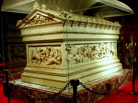 Министерката Канческа-Милевска изрази голема благодарност по повод вредната донација на турската влада - репликата на „саркофагот на Александар Македонски“ - која е сместена во Археолошкиот музеј на Македонија