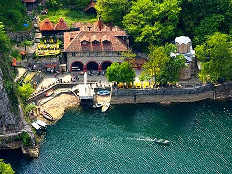 Манастирската црква “Свети Андреја“ е заштитено културно наследство од 14 век. Црквата ја изградил Анреја (Андраш), еден од синовите на Кралот Волкашин односно брат на Кралот Марко. Тапијата од 1931 година зборува дека земјиштето во големина од над 4 хектари околу манастирот е на Црквата