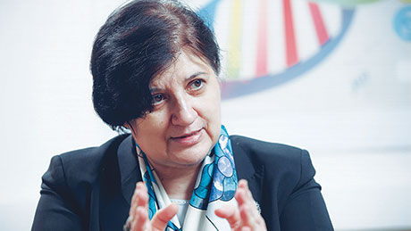 МЕЛИТА ВУЈНОВИЌ ДИПЛОМИРАЛА НА МЕДИЦИНСКИОТ ФАКУЛТЕТ ВО БЕЛГРАД ВО 1984 ГОДИНА. 2006-2008 година - магистратура по менаџмент на медицина во Белград. 2003–2011 година - работела во канцеларијата на СЗО во Србија. 2011–2017 година - раководител на канцеларијата на СЗО во Казахстан. Од 2017 таа е специјален претставник на СЗО во Русија.