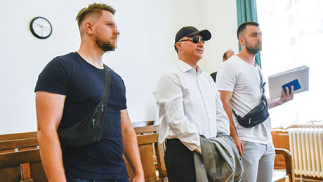 Груевски во Будимпешта беше изведен пред суд по барање на Македонија за негова екстрадиција. Беше ослободен бидејќи експресно стекнал политички азил и оттогаш е сосема надвор од дофатот на македонските власти